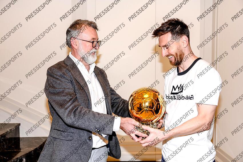 France Football s'associe à l'UEFA pour remettre le Ballon d'Or après  l'attribution du trophée à Messi - Juno7