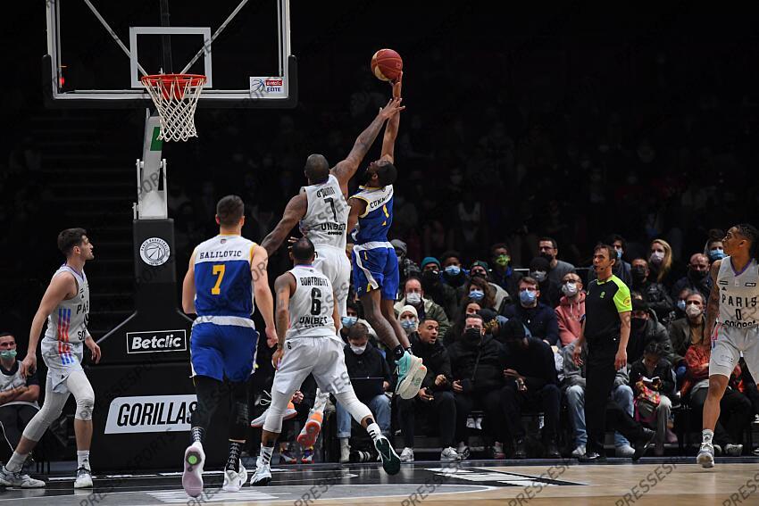 Bandja Sy of Metropolitans 92 dunks during the French championship, Betclic  Elite Basketball match between Paris Basketball and Metropolitans 92  (Boulogne-Levallois) on January 15, 2022 at Halle Georges Carpentier in  Paris, France 