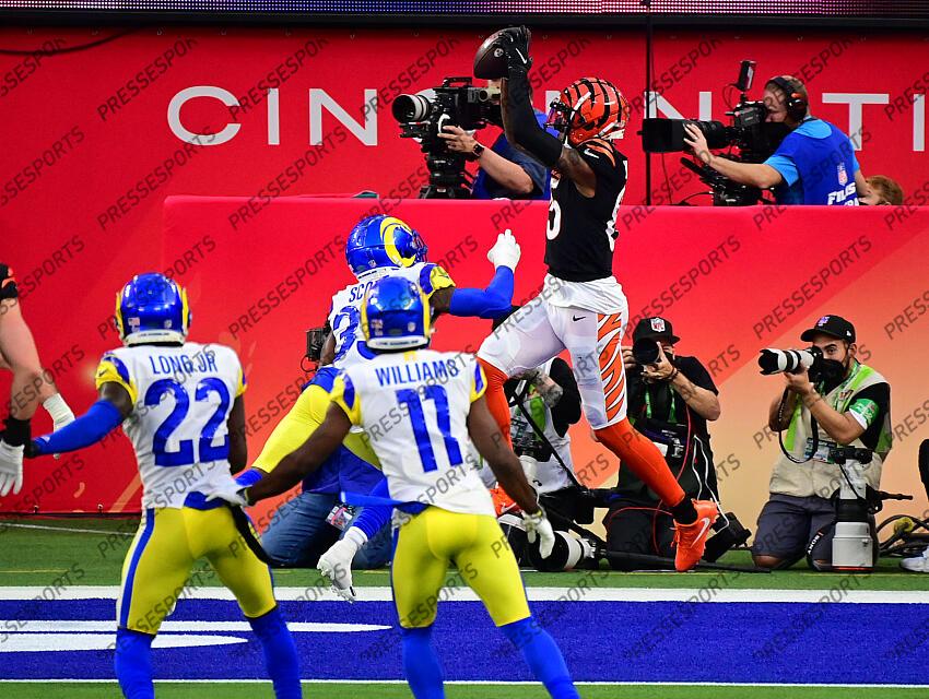 Inglewood, California, USA. 13th Feb, 2022. Los Angeles Rams defensive  tackle Aaron Donald (99) celebrates his game winning sack of Cincinnati  Bengals quarterback Joe Burrow (9) during Super Bowl 56 LVI NFL