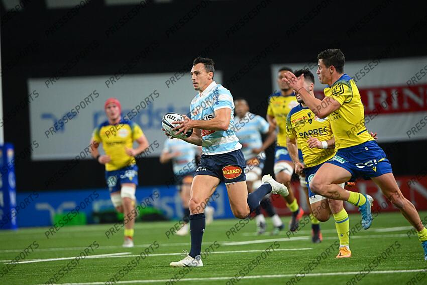 Maxime BAUDONNE of Racing 92, Kevin VIALLARD of Clermont, Ibrahim