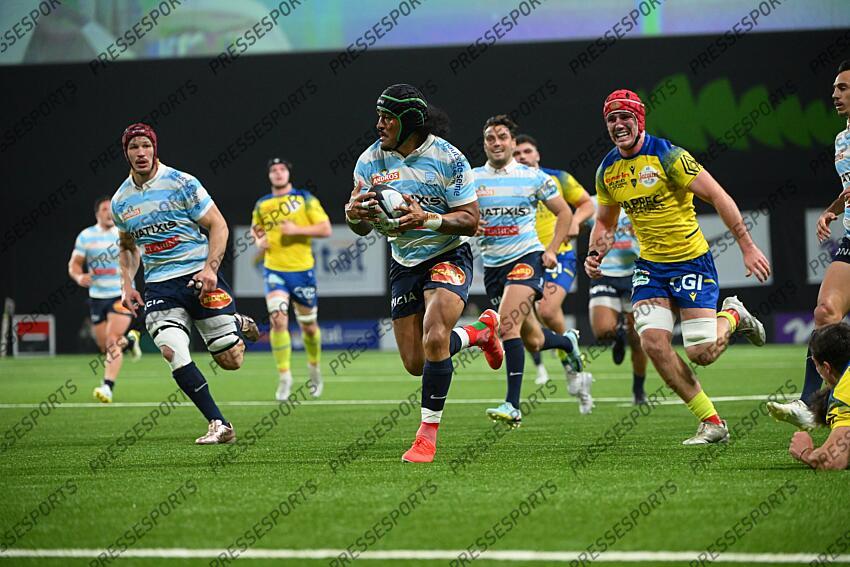 Maxime BAUDONNE of Racing 92, Kevin VIALLARD of Clermont, Ibrahim