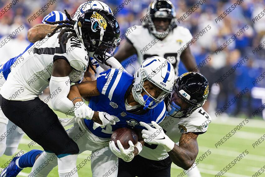 Jacksonville Jaguars safety Ayo Oyelola (35) runs during the first